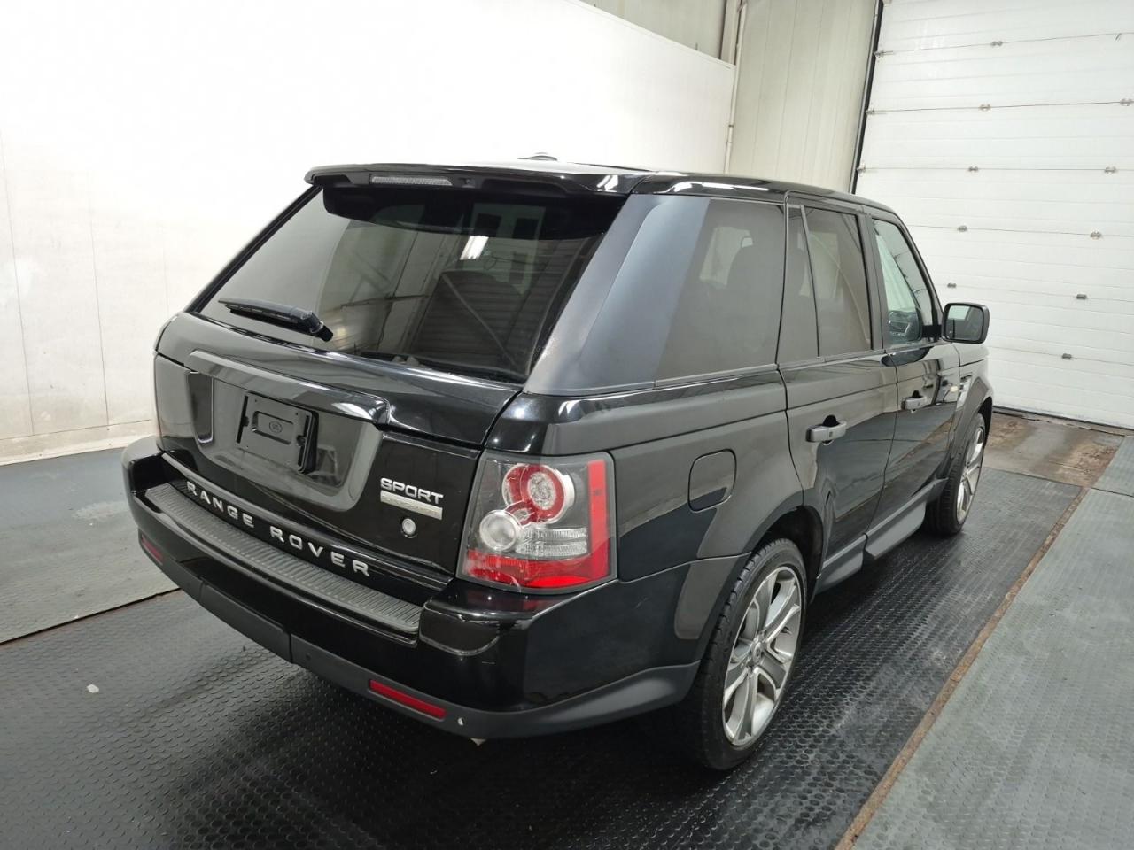2010 Land Rover Range Rover Sport LUX - Photo #4