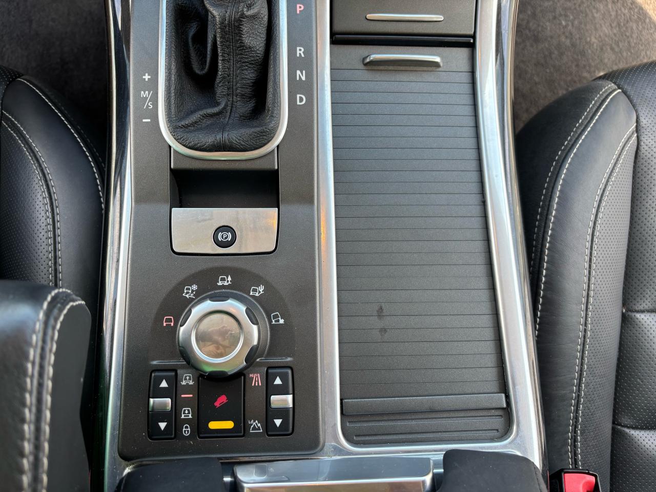 2010 Land Rover Range Rover Sport LUX - Photo #16