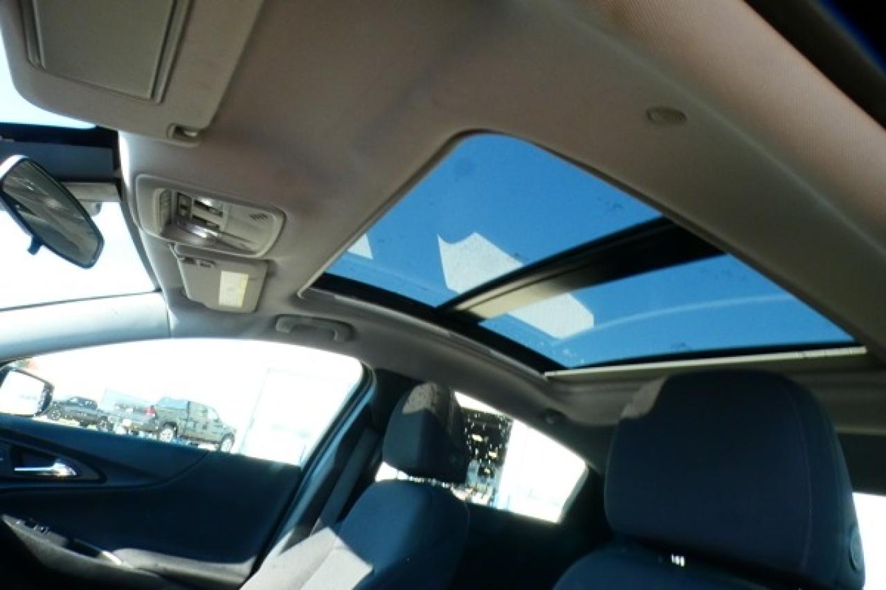 2023 Chevrolet Malibu 1LT w/Htd cloth, pano S/R, BUC - Photo #17