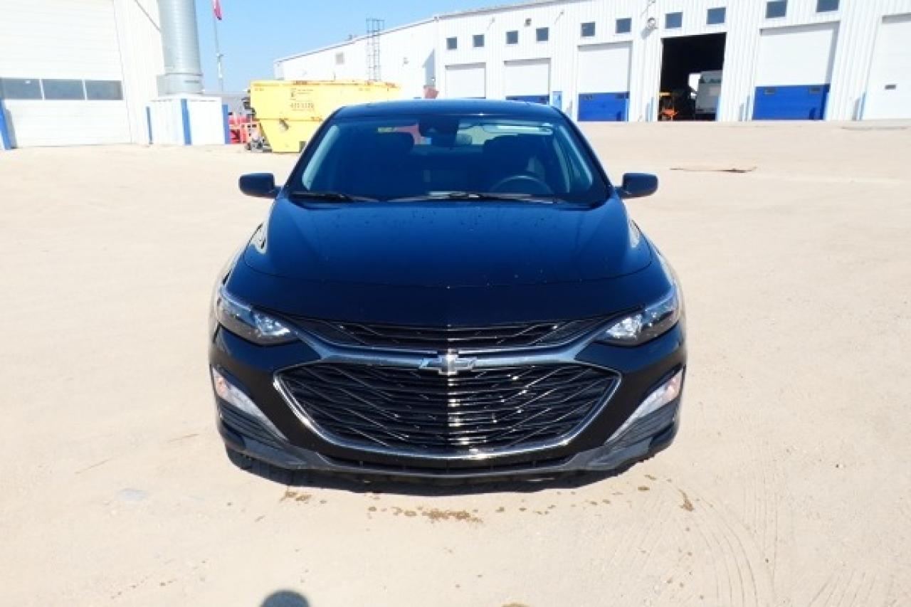 2023 Chevrolet Malibu 1LT w/Htd cloth, pano S/R, BUC - Photo #3