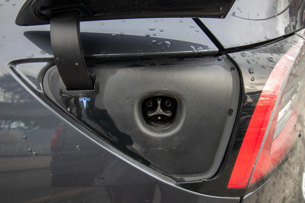 2021 Tesla Model Y Long Range AWD Photo5