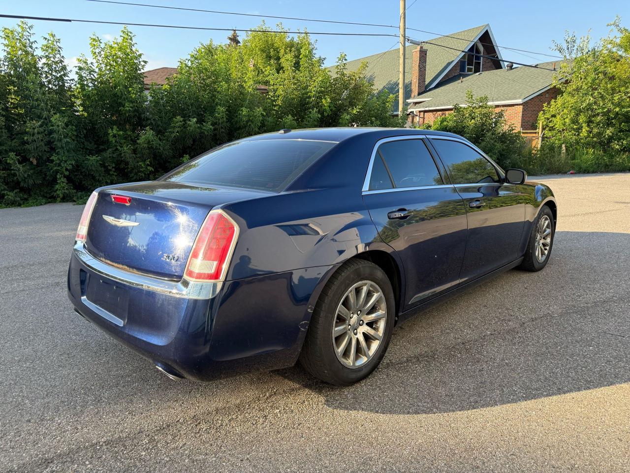 2013 Chrysler 300 4dr Sdn Touring RWD Photo4