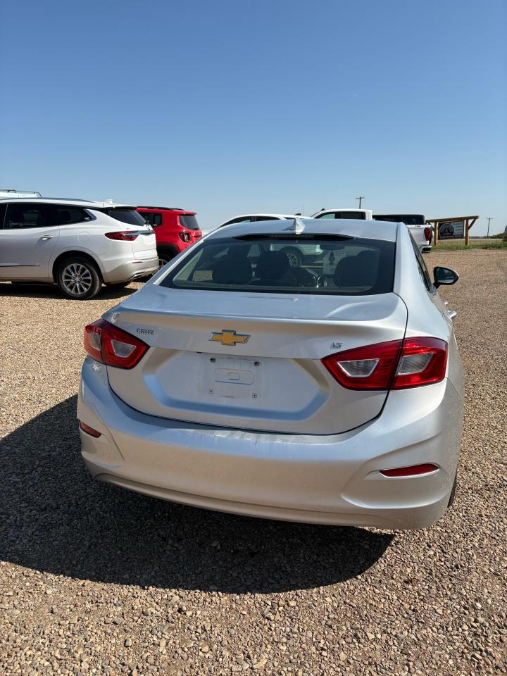 2018 Chevrolet Cruze LT - Photo #4