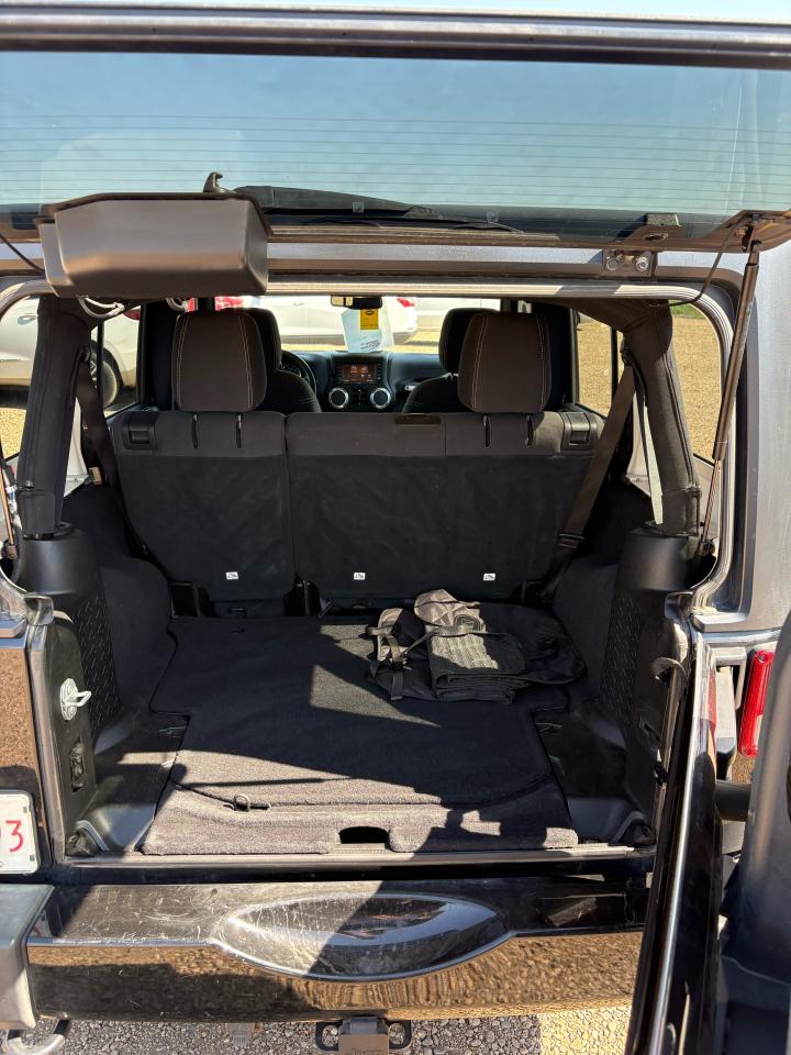 2018 Jeep Wrangler SAHARA 4X4 - Photo #5