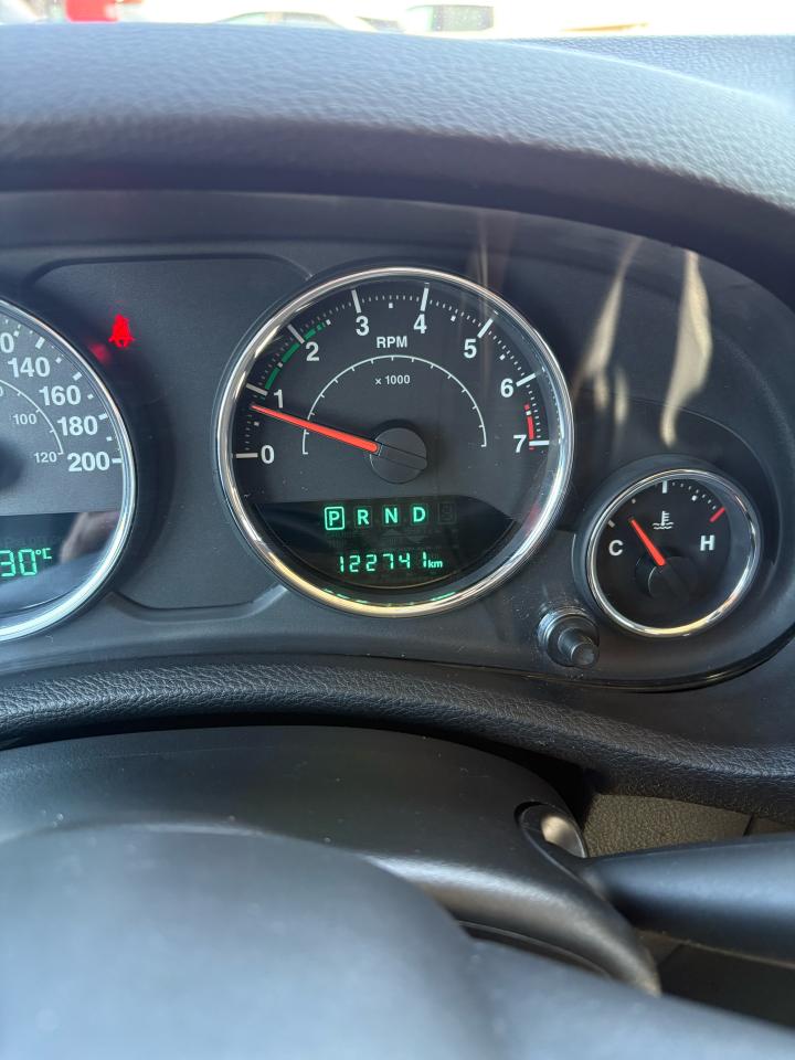 2018 Jeep Wrangler SAHARA 4X4 - Photo #11