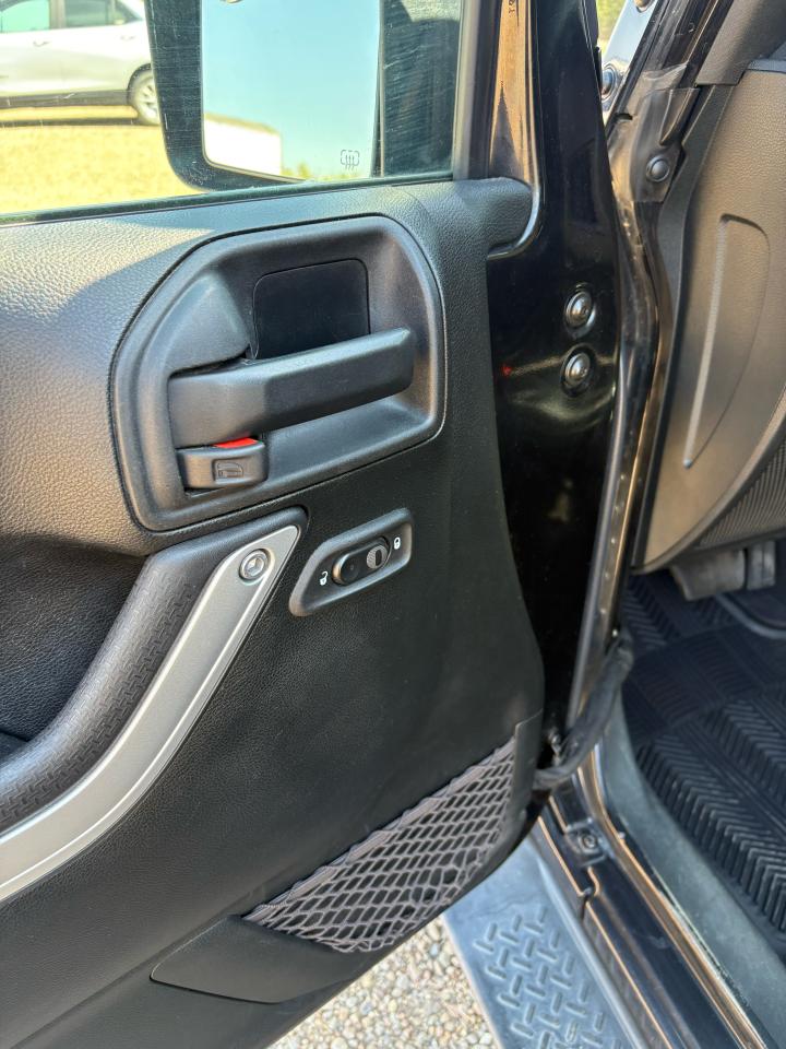 2018 Jeep Wrangler SAHARA 4X4 - Photo #8