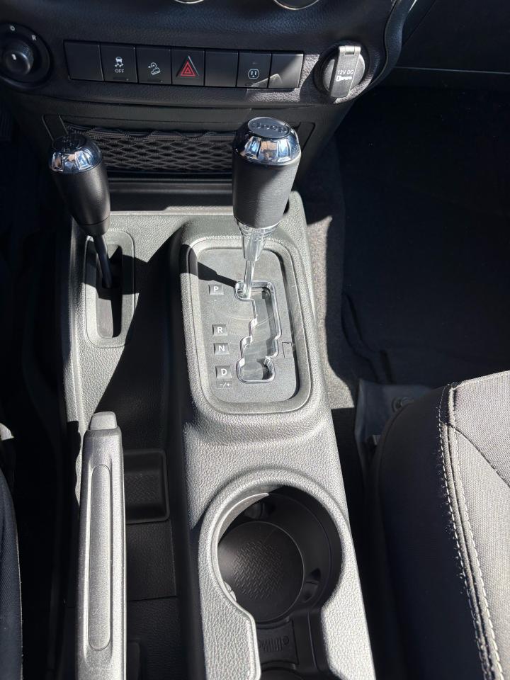 2018 Jeep Wrangler SAHARA 4X4 - Photo #12