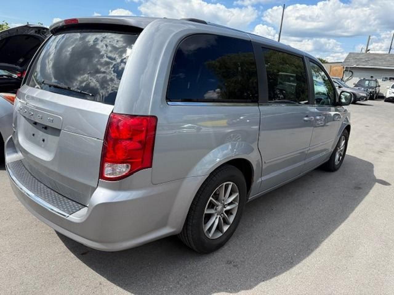 2014 Dodge Grand Caravan 30th Anniversary Photo4
