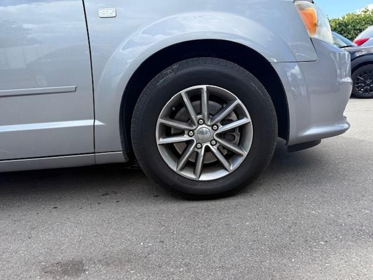 2014 Dodge Grand Caravan 30th Anniversary - Photo #6