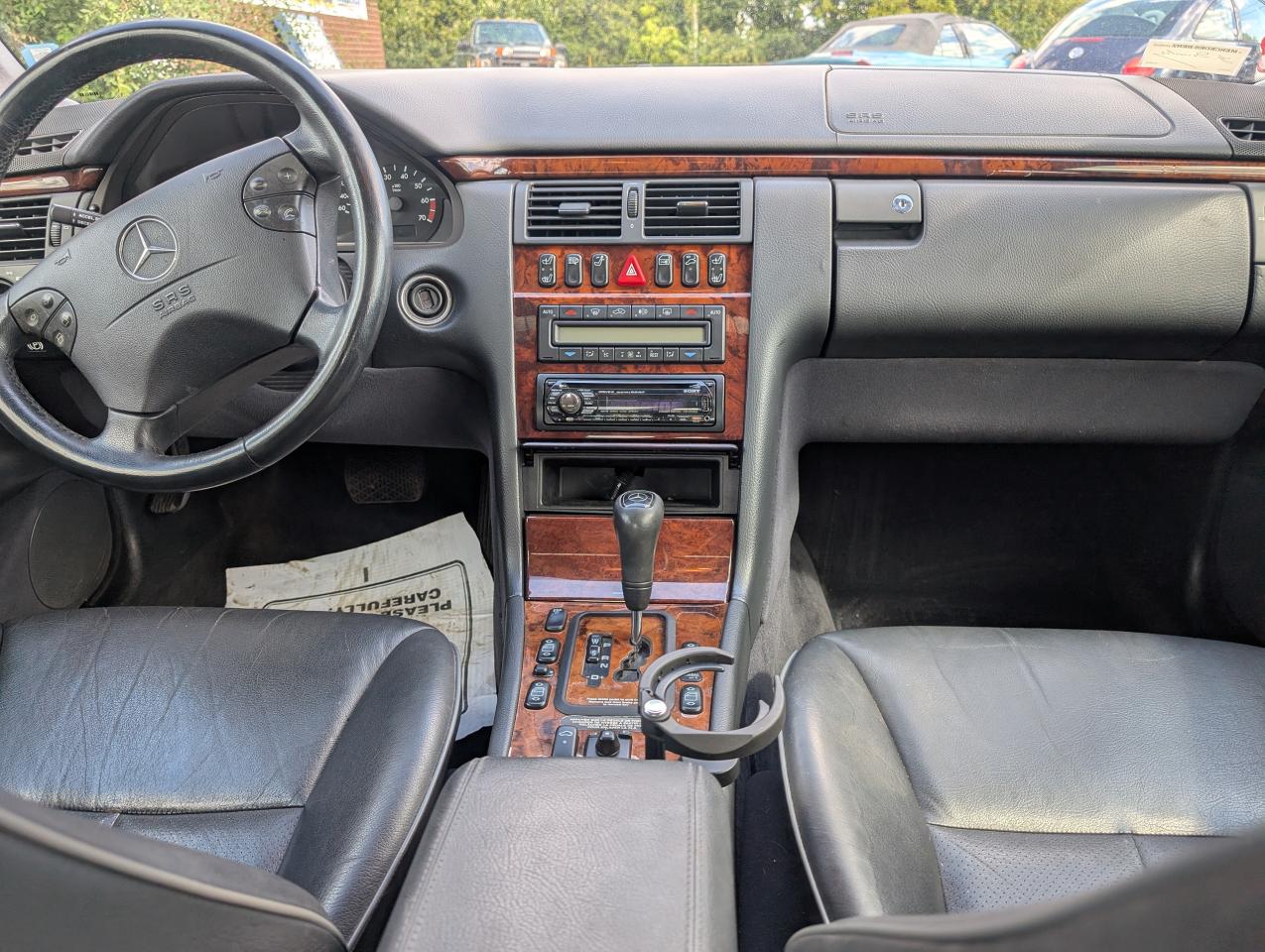 2000 Mercedes-Benz E-Class 4dr Sdn 3.2L 4MATIC Photo4