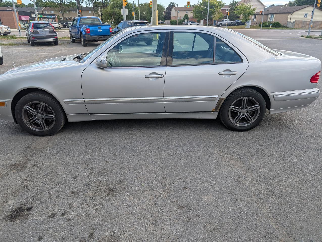 2000 Mercedes-Benz E-Class 4dr Sdn 3.2L 4MATIC Photo3