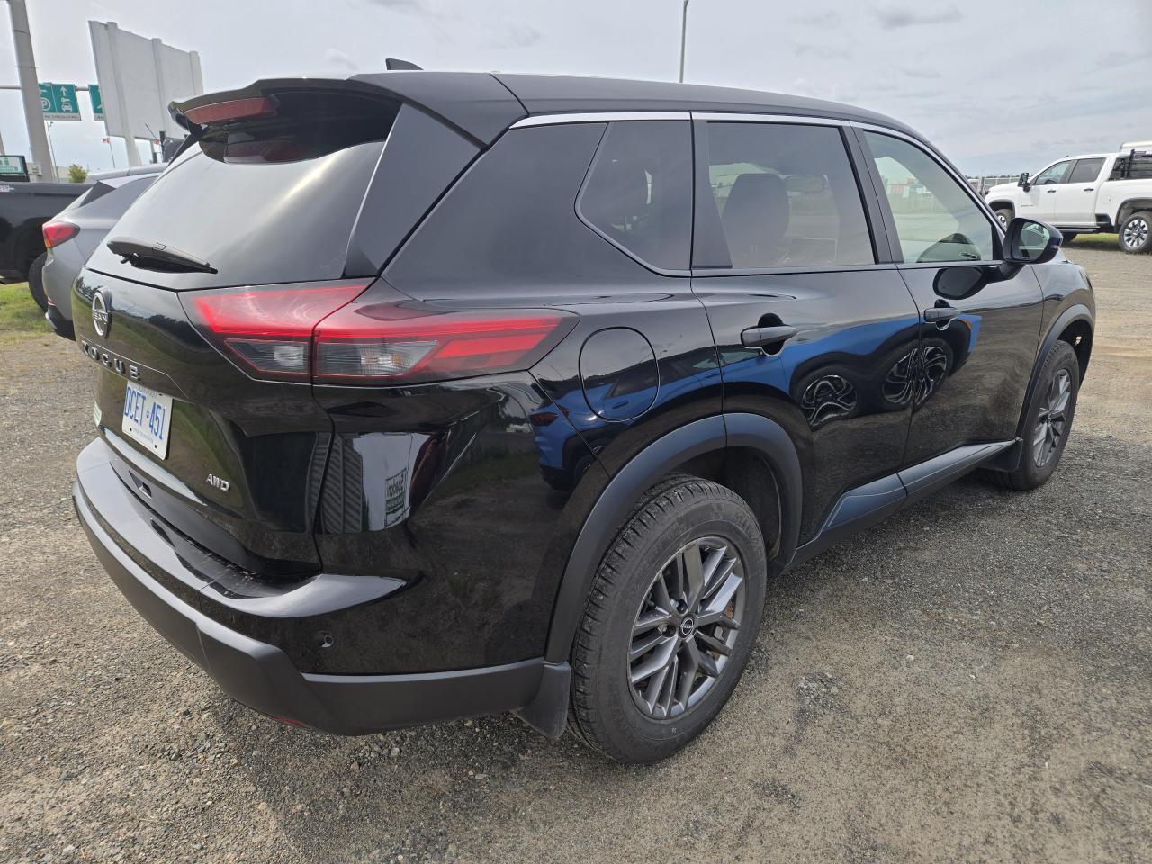 2024 Nissan Rogue S - Photo #4