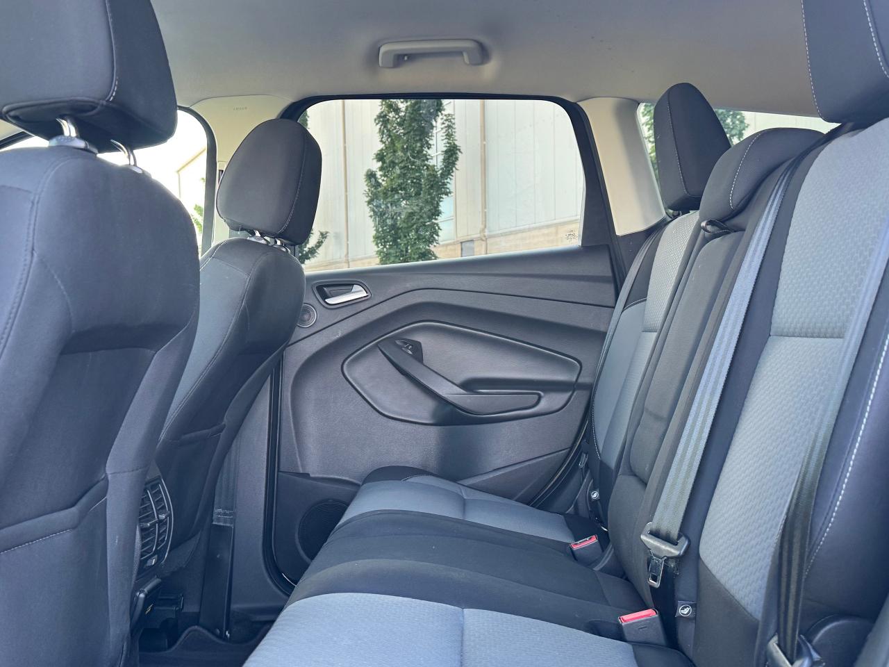 2017 Ford Escape 4WD SE **ALL WHEEL DRIVE** - Photo #29