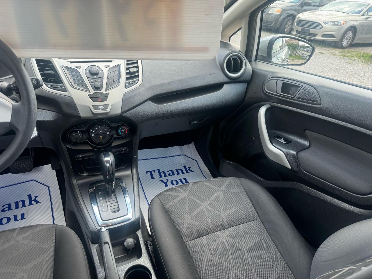 2011 Ford Fiesta SE - Photo #12