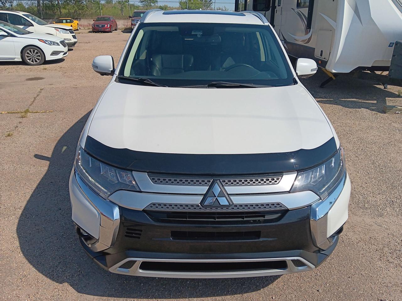 2019 Mitsubishi Outlander GT 7 Pass AWD Leather, Sunroof, BU Cam, Heat Pkg - Photo #2