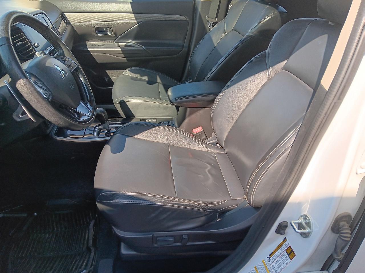 2019 Mitsubishi Outlander GT 7 Pass AWD Leather, Sunroof, BU Cam, Heat Pkg - Photo #15