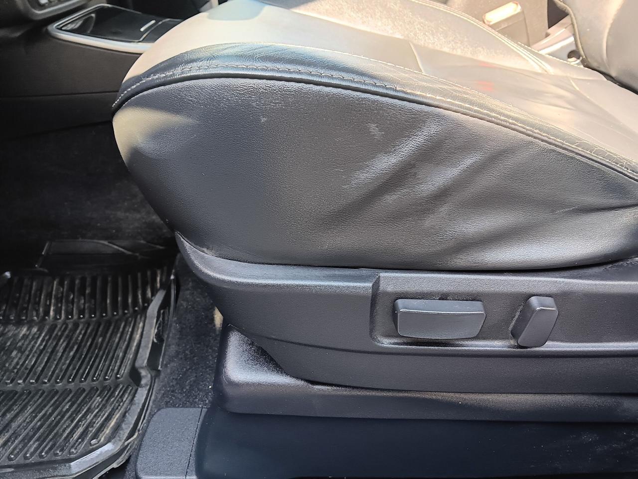 2019 Mitsubishi Outlander GT 7 Pass AWD Leather, Sunroof, BU Cam, Heat Pkg - Photo #16