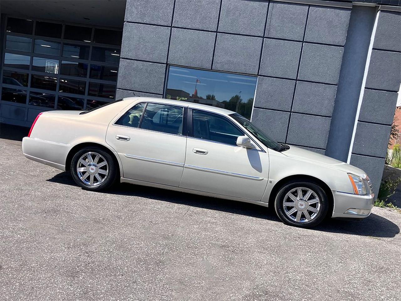Used 2008 Cadillac DTS NAVI | REARCAM | CHROME WHEELS | VENT. SEATS for sale in Toronto, ON
