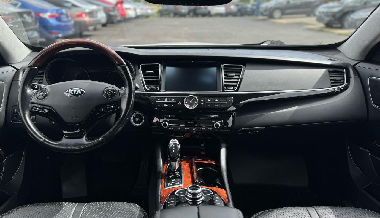 2016 Kia K900 Premium Photo12