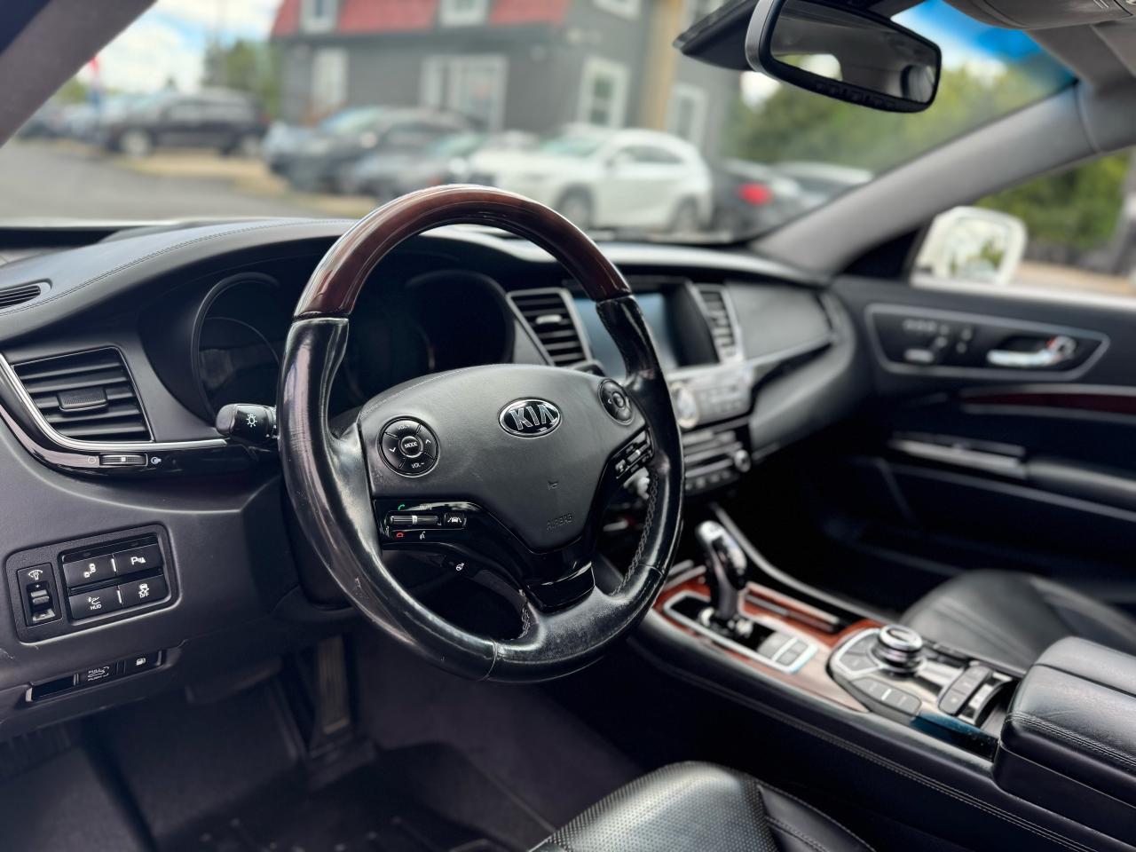2016 Kia K900 Premium Photo