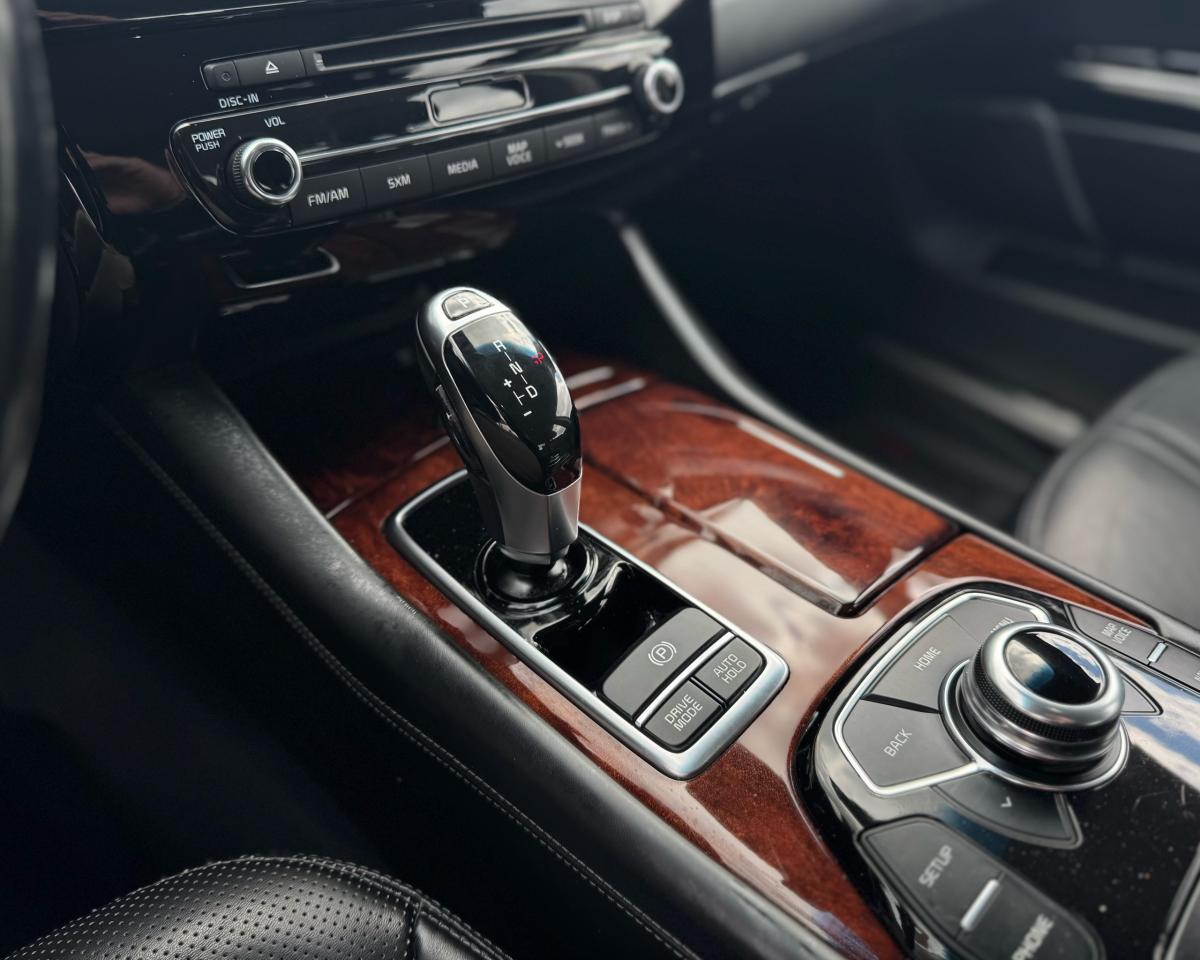 2016 Kia K900 Premium Photo