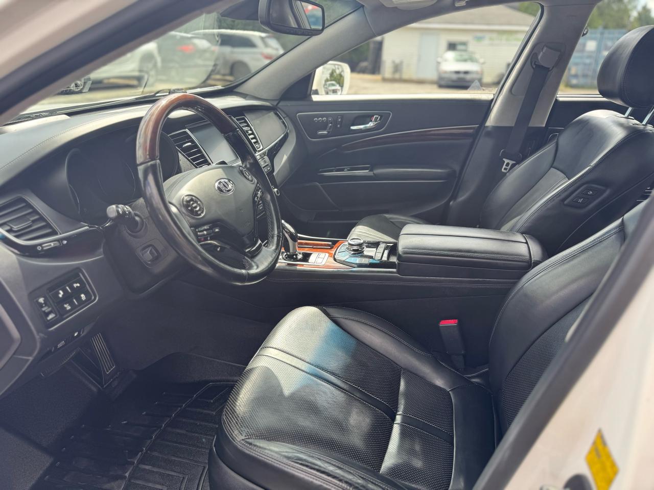 2016 Kia K900 Premium Photo