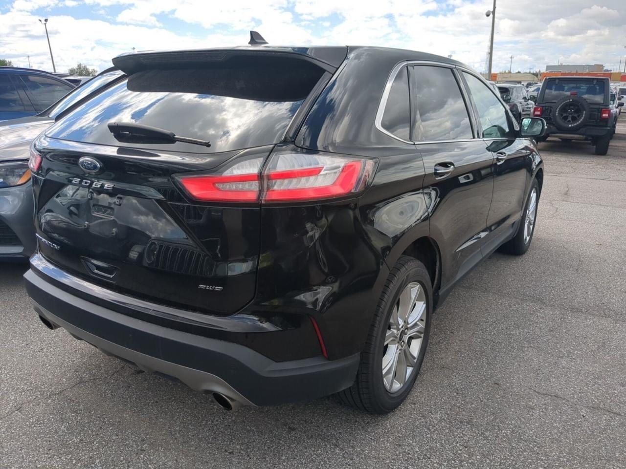 2023 Ford Edge Titanium Photo