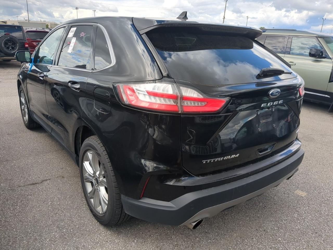 2023 Ford Edge Titanium Photo3