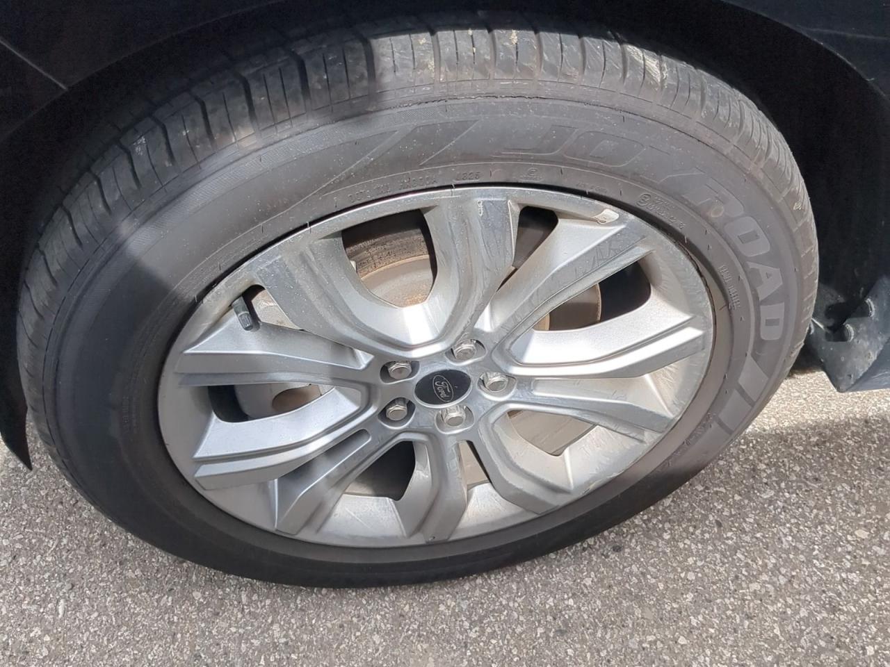 2023 Ford Edge Titanium Photo