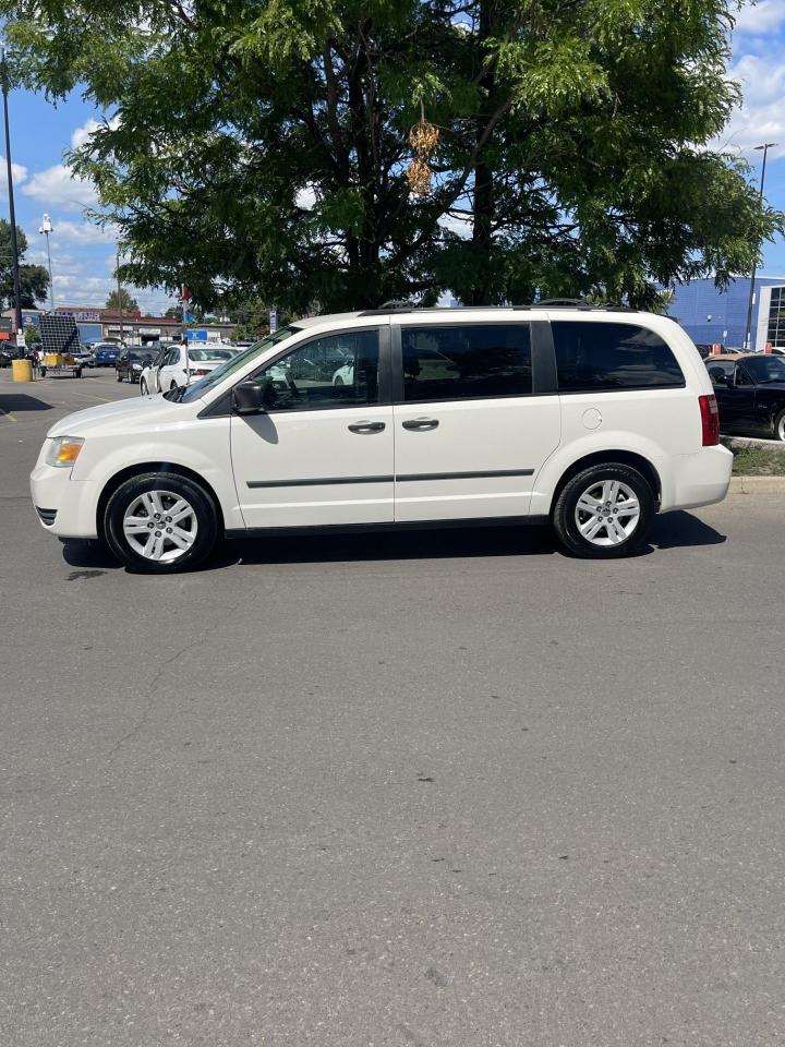 2008 Dodge Grand Caravan SE    Stow n Go - Photo #2