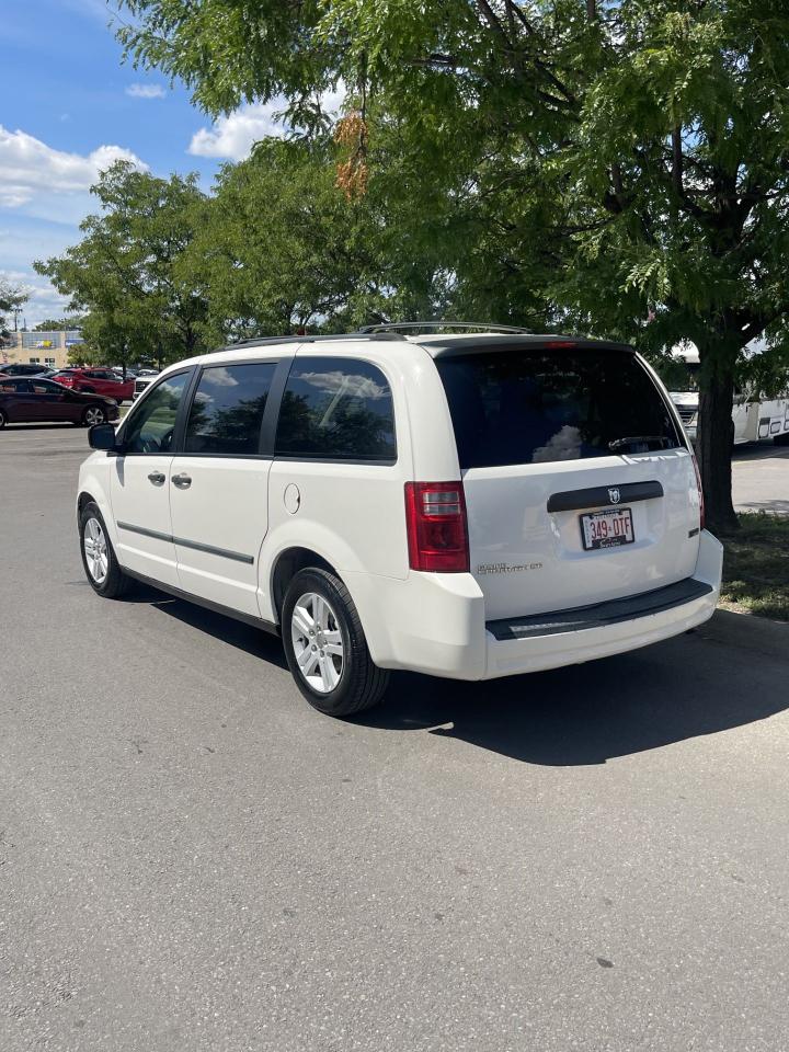 2008 Dodge Grand Caravan SE    Stow n Go - Photo #3