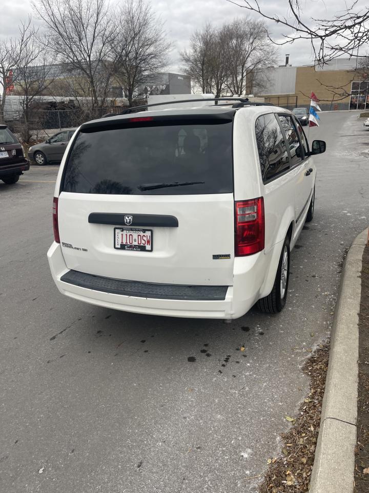 2008 Dodge Grand Caravan SE    Stow n Go - Photo #4