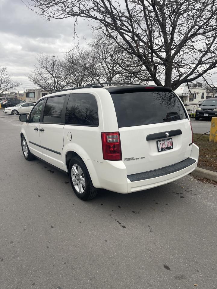 2008 Dodge Grand Caravan SE    Stow n Go - Photo #3