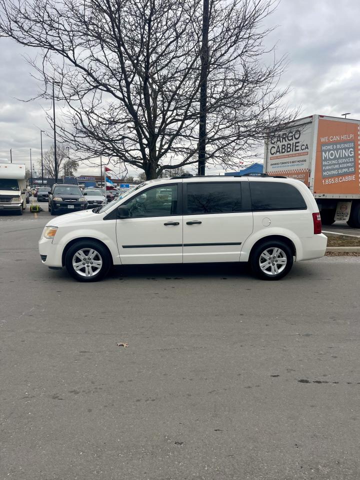 2008 Dodge Grand Caravan SE    Stow n Go - Photo #2