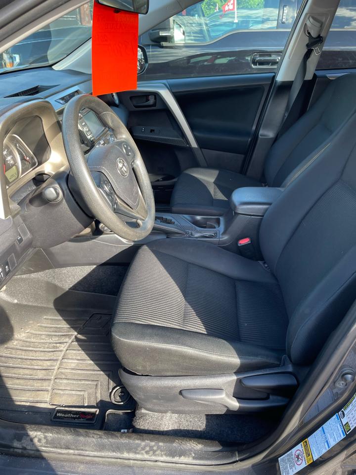 2015 Toyota RAV4 LE Photo3