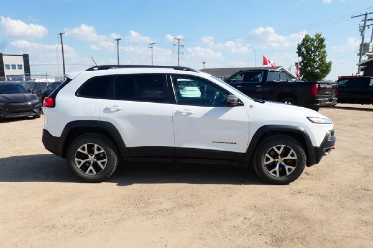 2015 Jeep Cherokee Trailhawk w/Htd Leather, Htd wheel, BUC - Photo #5