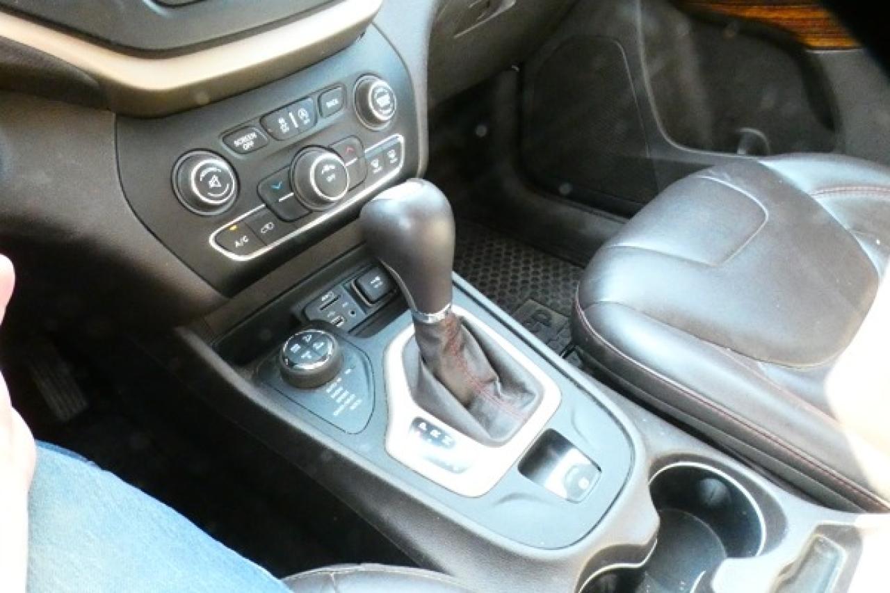 2015 Jeep Cherokee Trailhawk w/Htd Leather, Htd wheel, BUC - Photo #16