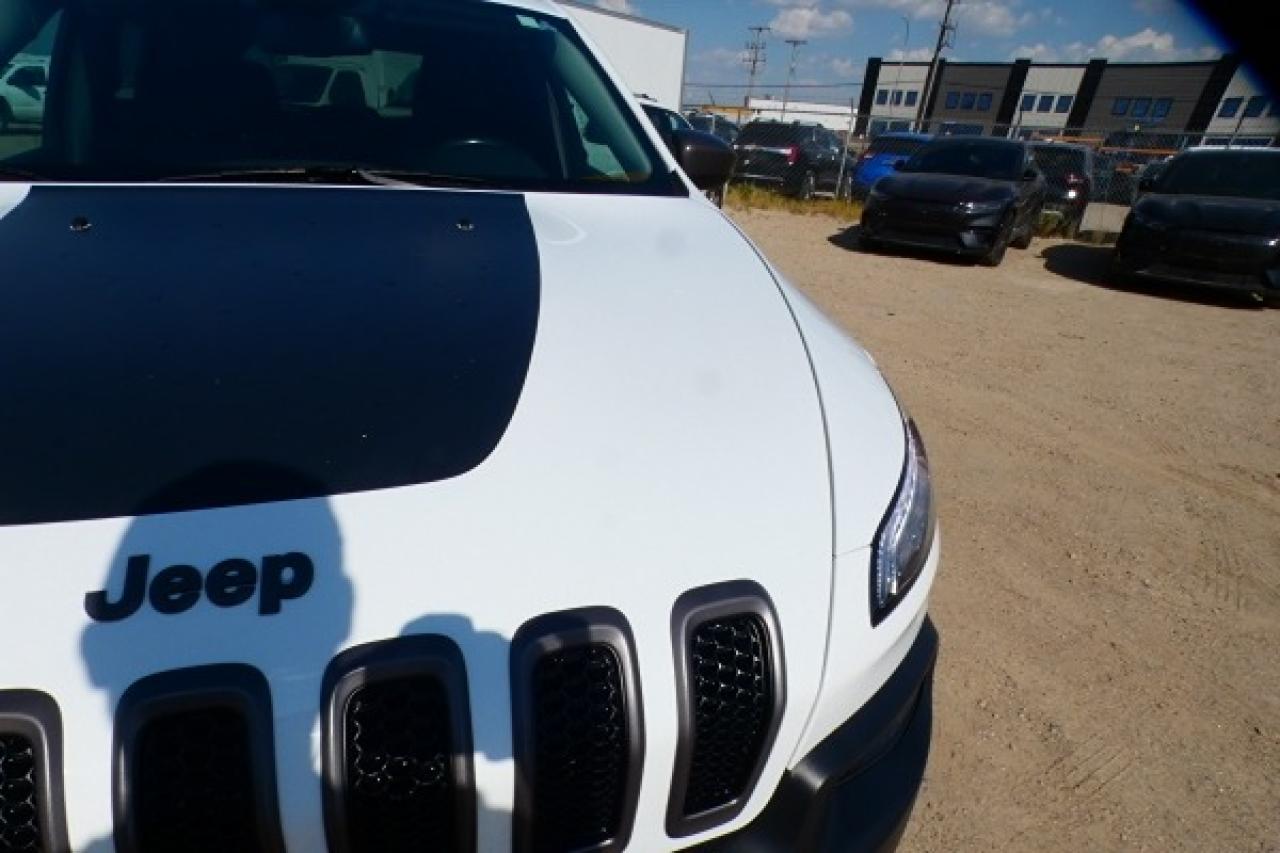 2015 Jeep Cherokee Trailhawk w/Htd Leather, Htd wheel, BUC - Photo #29