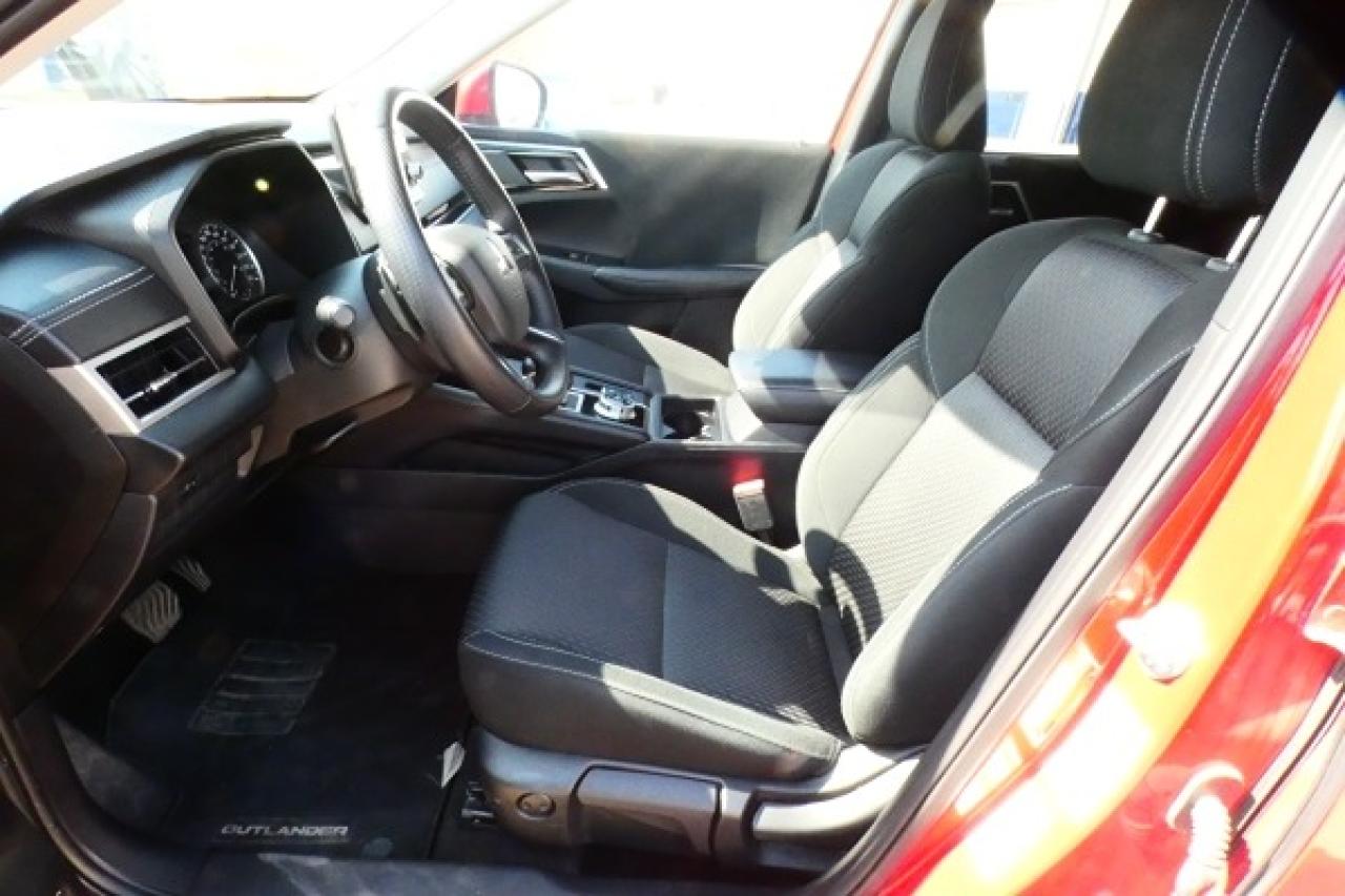 2024 Mitsubishi Outlander ES S-AWC w/Htd cloth, BUC - Photo #11
