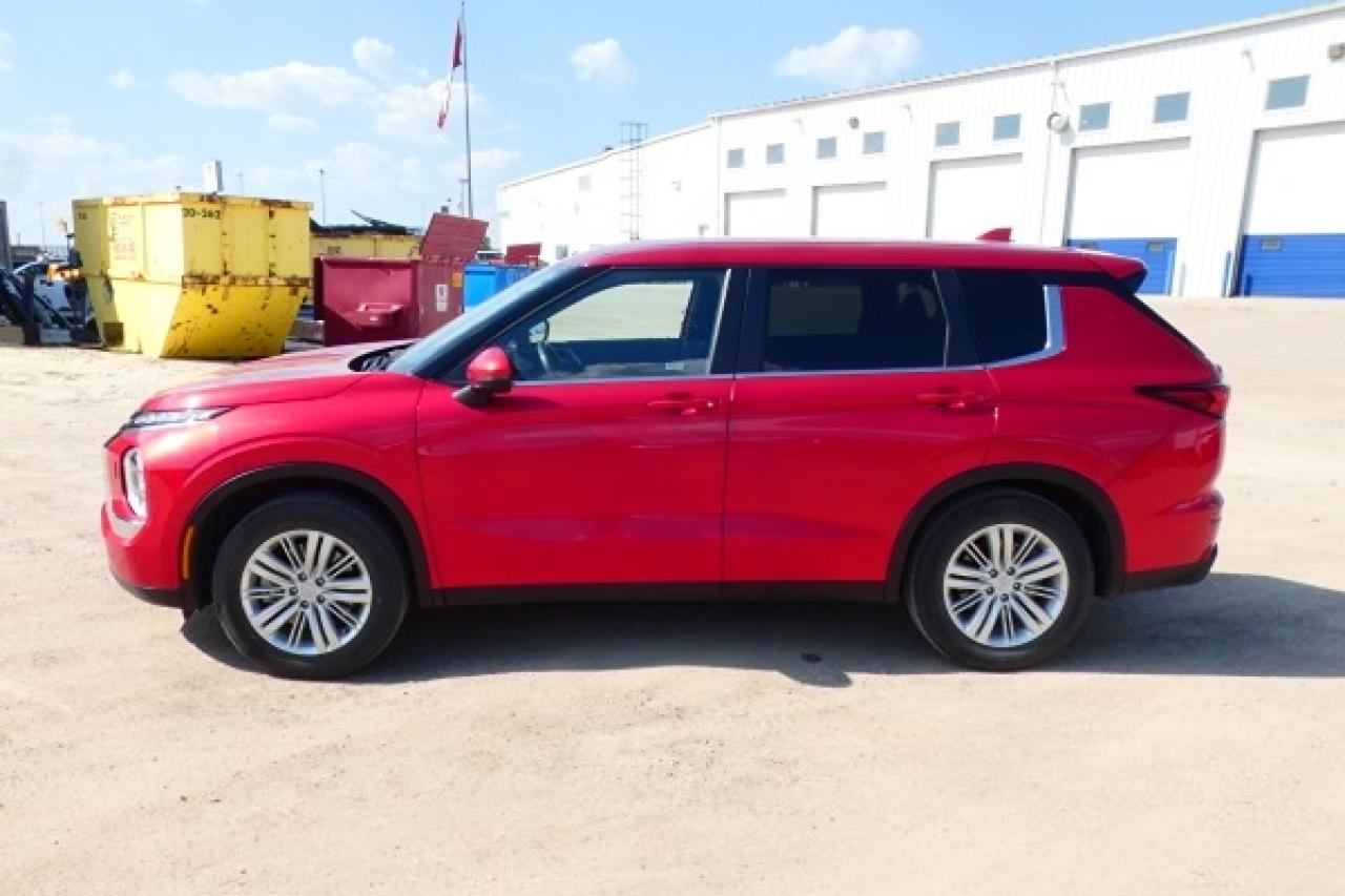 2024 Mitsubishi Outlander ES S-AWC w/Htd cloth, BUC - Photo #1