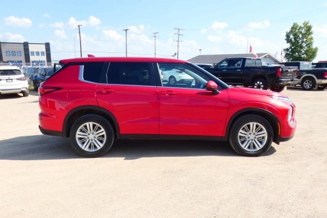 2024 Mitsubishi Outlander ES S-AWC w/Htd cloth, BUC - Photo #5