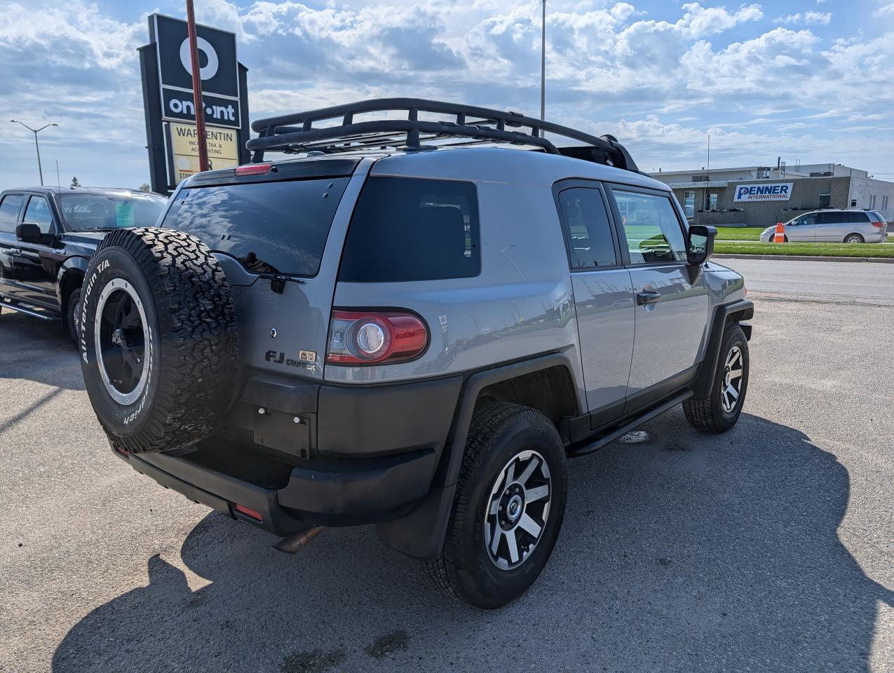 2013 Toyota FJ Cruiser Trail Team | ULTRA RARE | LOW KILOMETERS - Photo #4