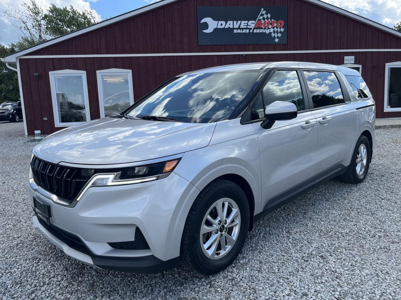 Used 2023 Kia Carnival LX *ACCIDENT FREE*CARPLAY/ANDROID AUTO* for sale in Dunnville, ON