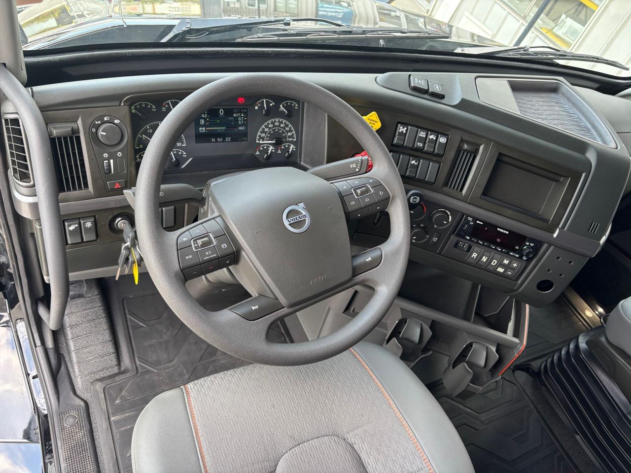 2024 Volvo VNL 760 - Photo #8