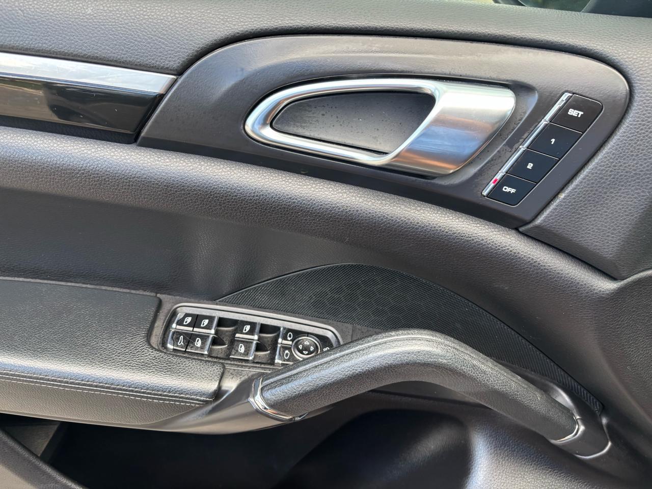 2012 Porsche Cayenne S - Photo #11