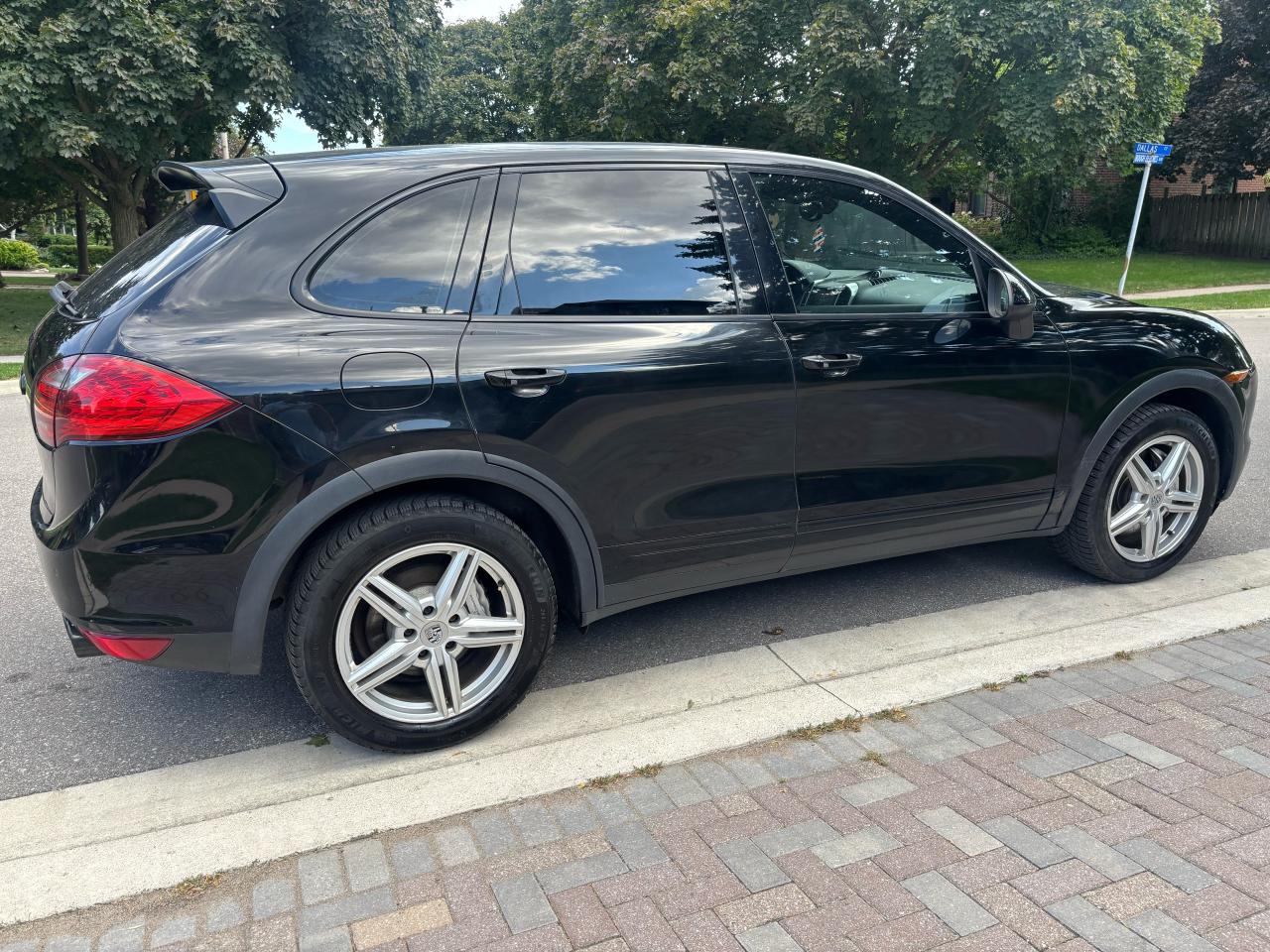 2012 Porsche Cayenne S - Photo #2