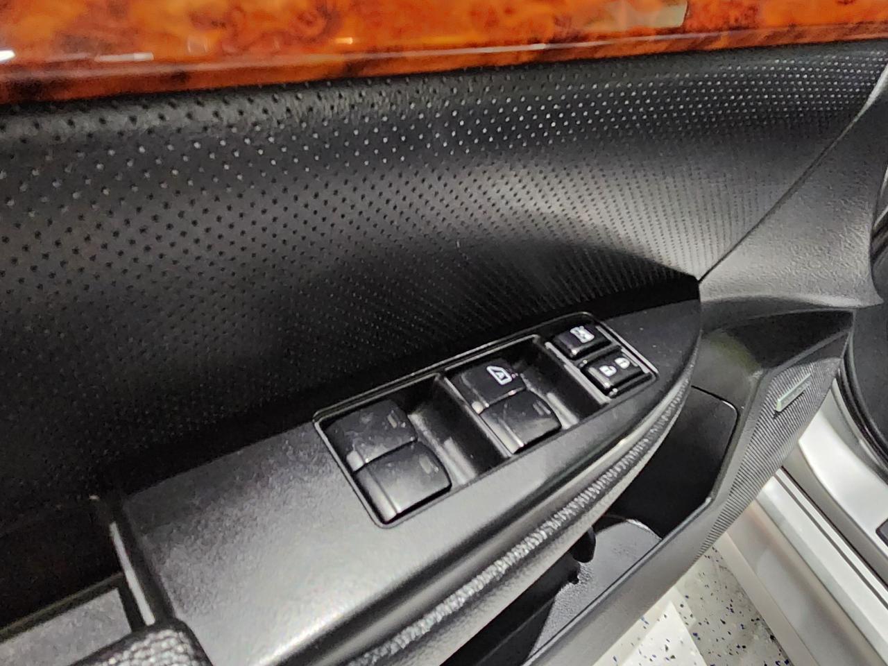 2011 Subaru Legacy 3.6R w/Limited Pkg Sunroof Leather Heated Seats - Photo #30