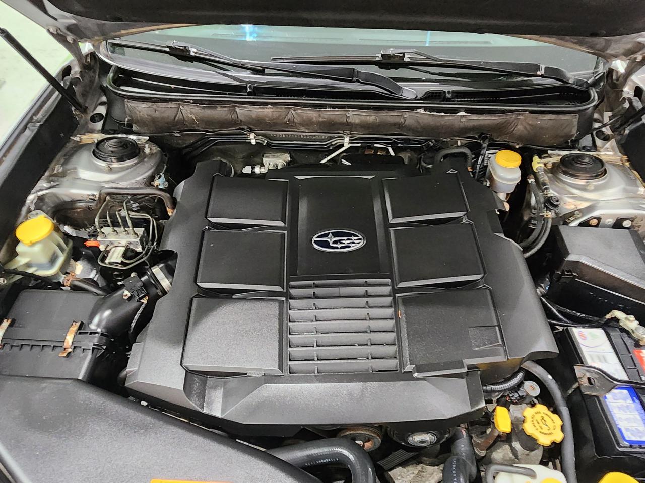 2011 Subaru Legacy 3.6R w/Limited Pkg Sunroof Leather Heated Seats - Photo #34