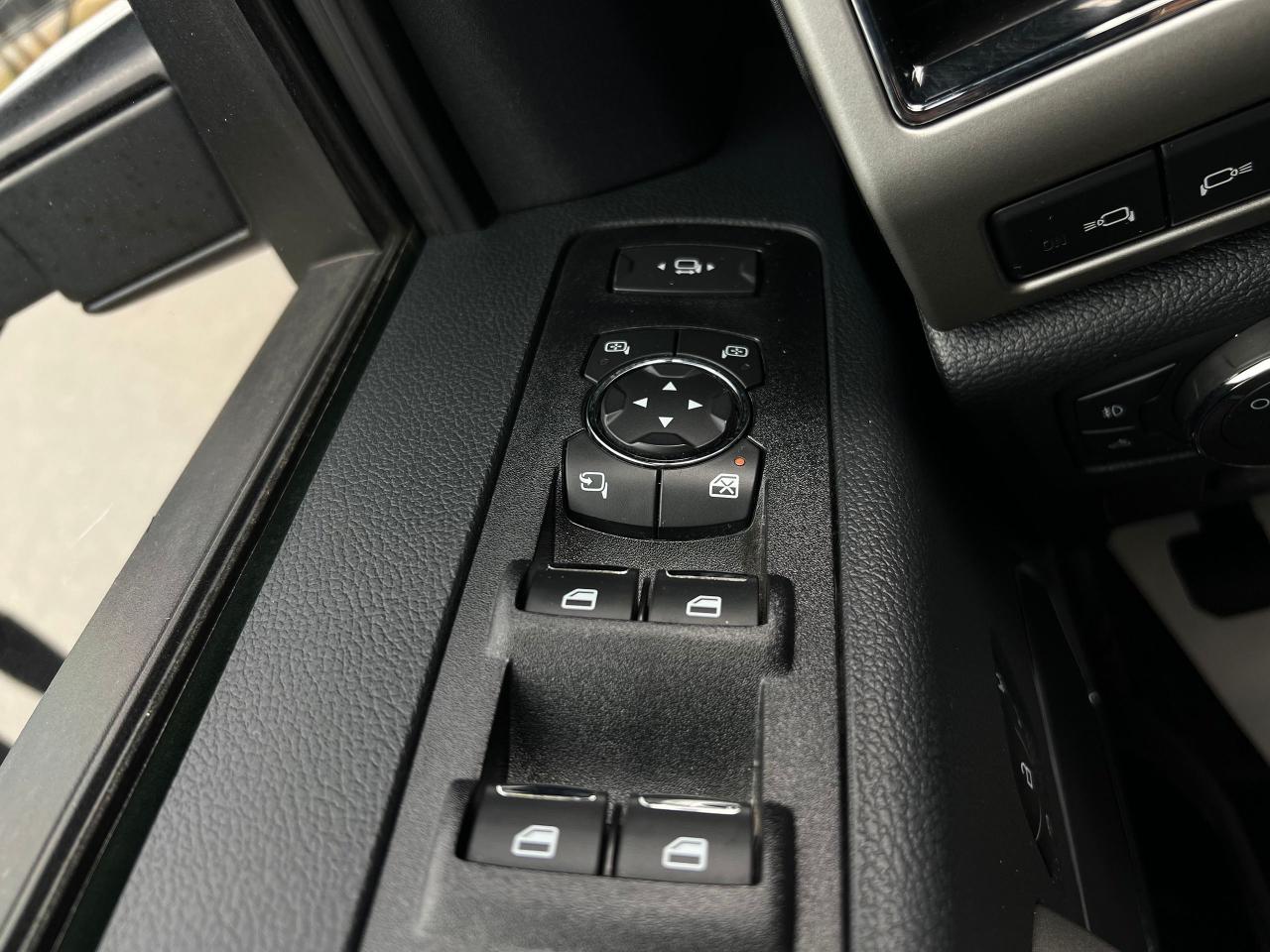 2022 Ford SUPER DUTY F-250 SRW LARIAT 4WD Crew Cab 6.75' Box - Photo #17