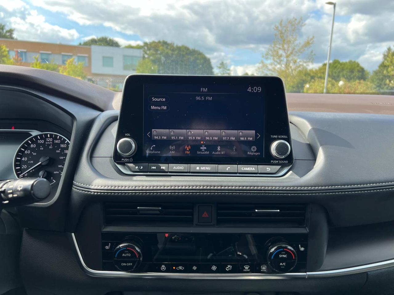 2023 Nissan Rogue S No Accident Low Km Heated Seats & Steering - Photo #32